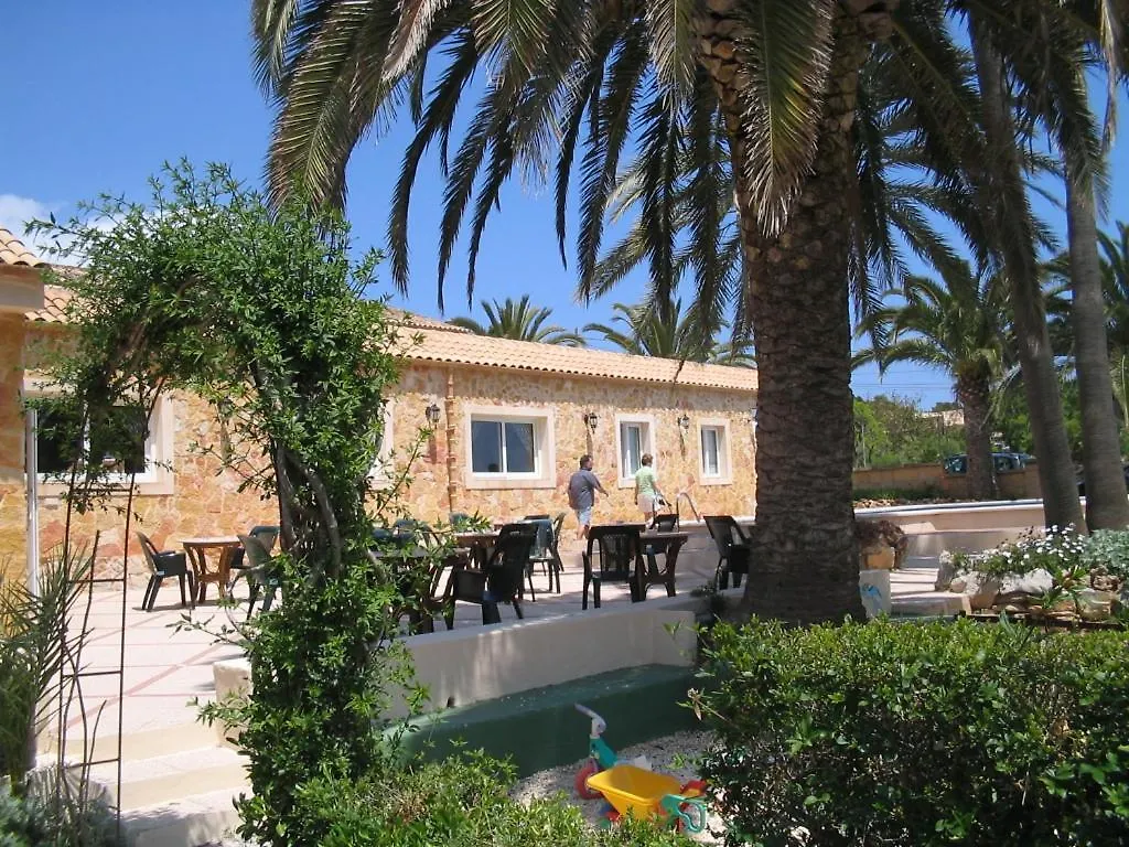 Fonda Las Palmeras Font de sa Cala 2*,  Spain
