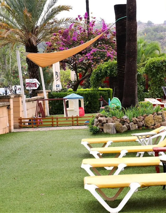 Fonda Las Palmeras Font de sa Cala Guest house